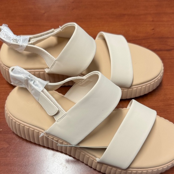 Rihero platform sandals size 7 // 082705 - Picture 1 of 2